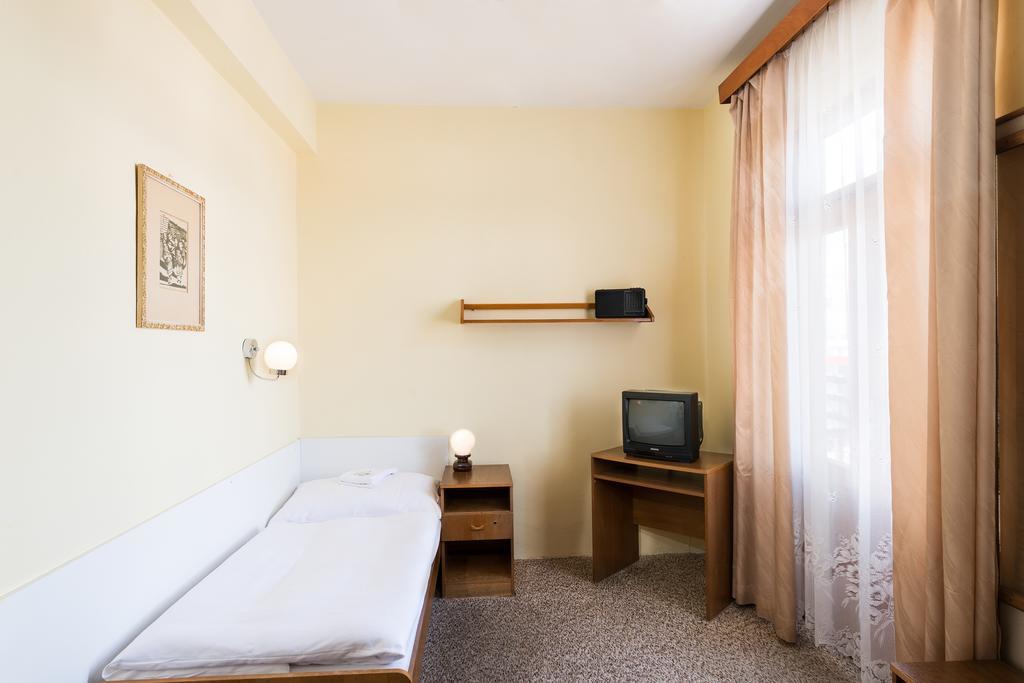 Ensana Jalta Hotel Piest'any Exterior photo